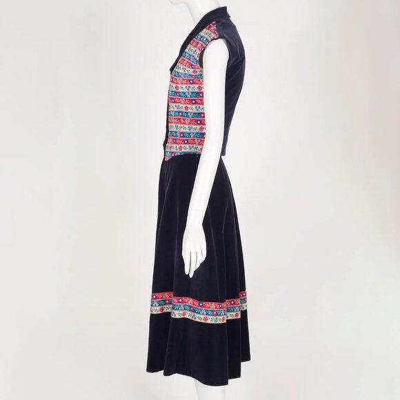 1950s Vintage Folk Floral Ribbon Navy Blue Cotton Velvet Top & Skirt Set Sz XS - Picture 2 of 7